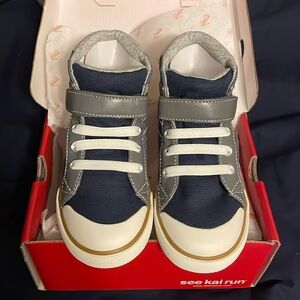 NIB see kai run Dane sneakers size 11.5